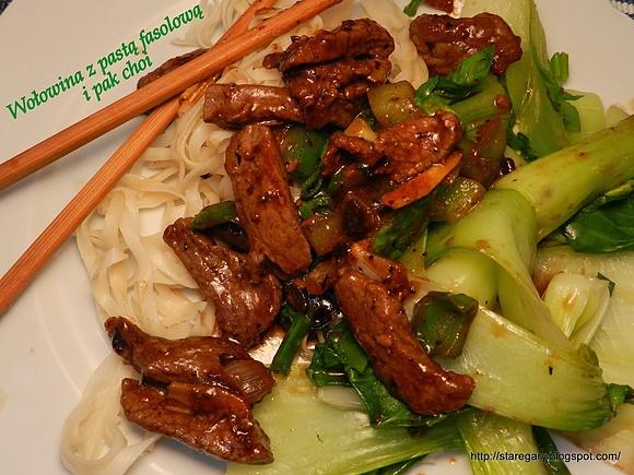 Wołowina z pastą fasolową i pak choi