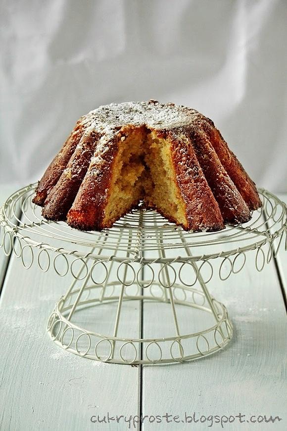 Drożdżowa babka z szafranem