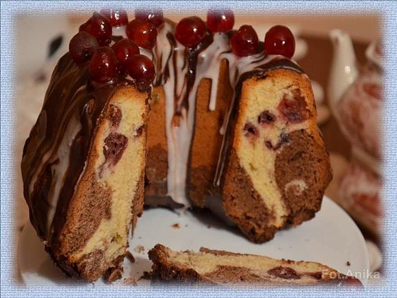 Babka marmurkowa z wiśniami