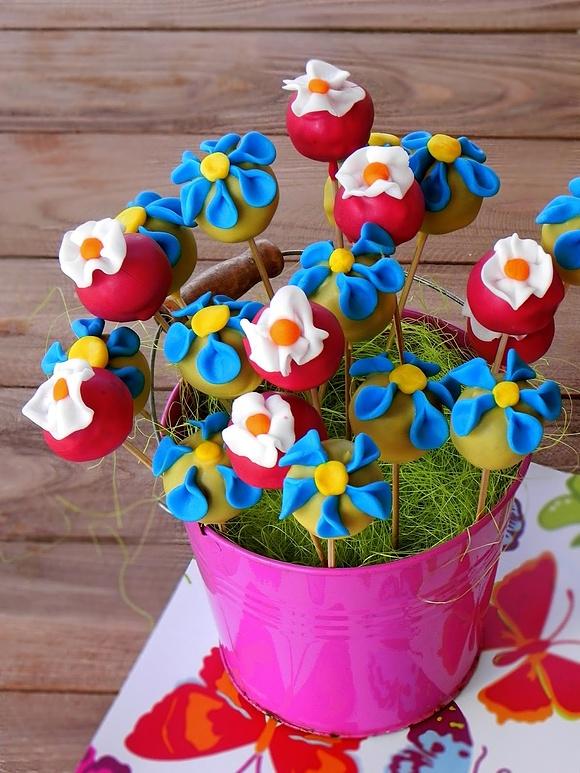 Marcepanowe cake pops na wiosnę