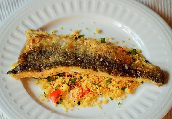 Smażony dorsz na maśle z kuskus i warzywami