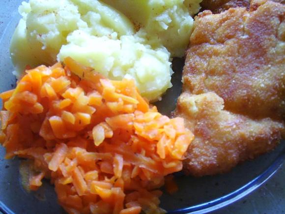 Duszona marchewka z czosnkiem i koperkiem