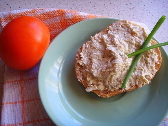 Pasta twarożkowa z rybą na śniadanie i kolację