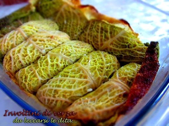Goździki z warzyw i mięsa zapieczone w liściach kapusty