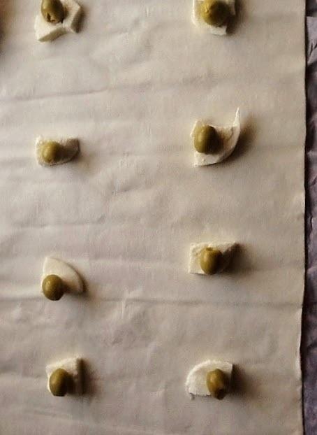 Oliwki i mozzarella w cieście francuskim