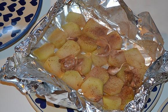 Pieczona kalarepa z cynamonem i czosnkiem