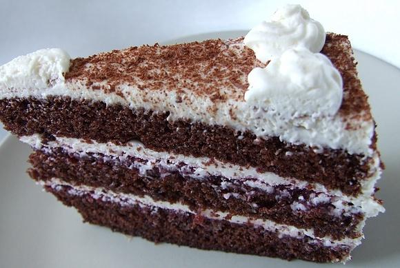 Tort czekoladowo-malinowy