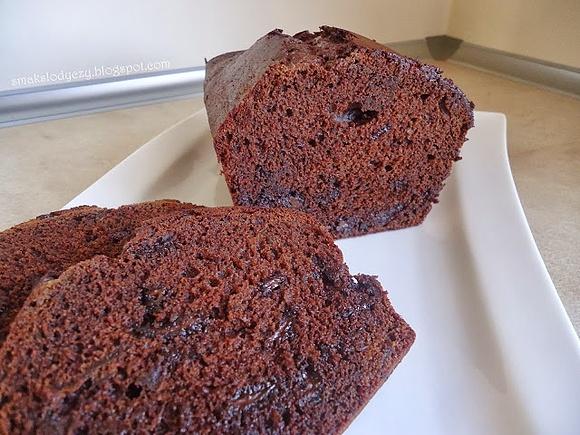 Ciasto czekoladowe z daktylami i śliwkami