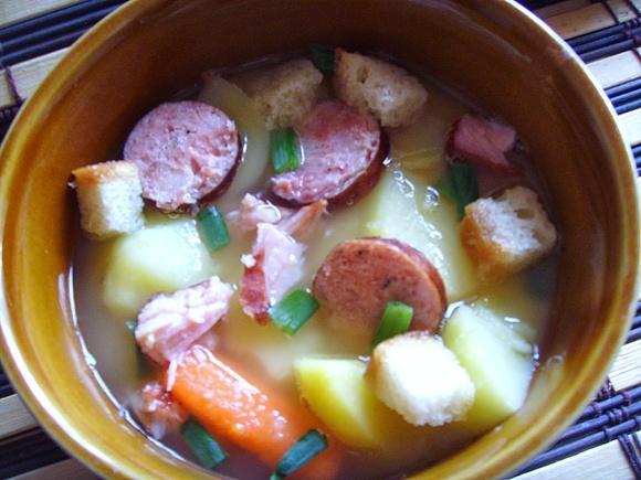 Aromatyczna grochówka na wędzonce