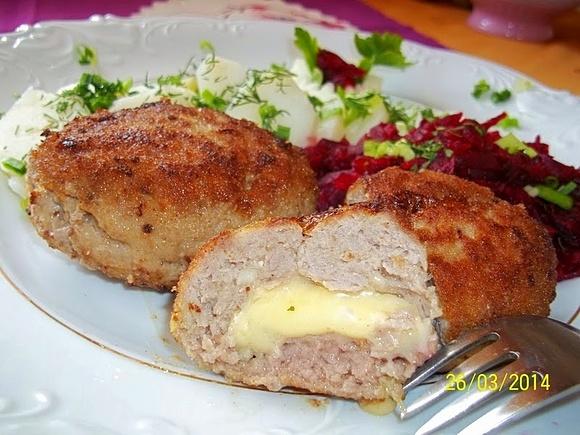 Kotlety mielone z żółtym serem