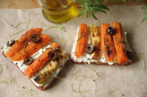 Szybkie kanapki z pieczonymi warzywami