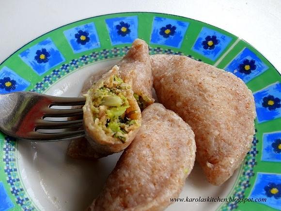 Pierogi pełnoziarniste z brokułem i tuńczykiem