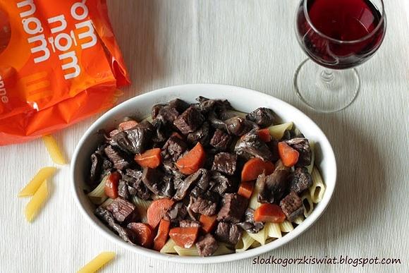 Penne po burgundzku z boczniakami
