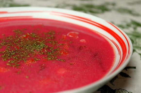 Zupa buraczkowa babci Stasi – tradycyjny ukraiński barszcz w domu