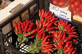 Makaron z oliwą, czosnkiem i ostrą papryczką włoski klasyk aglio olio e peperoncino