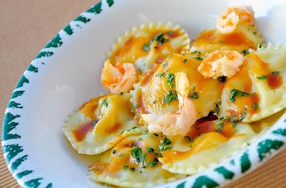 Ravioli z farszem z krewetek i kopru włoskiego