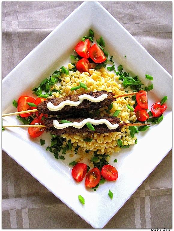 Wolowe kebaby z kaszą peczak