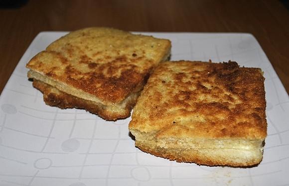 Tosty w panierce z parówką