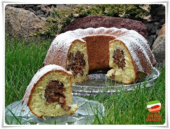 Babka z nadzieniem pecanowo-klonowym