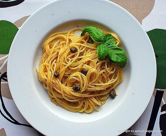 Spaghetti z kaparami i anchois