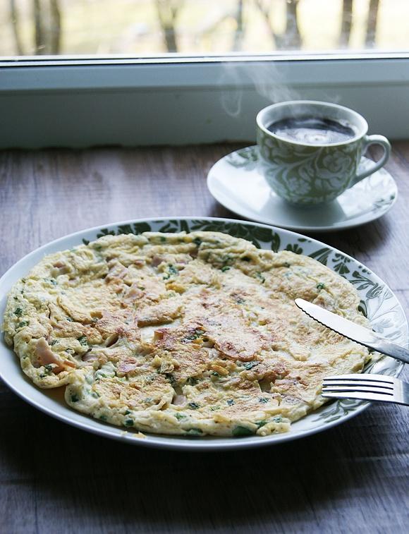 Omlet z szynką i szczypiorkiem