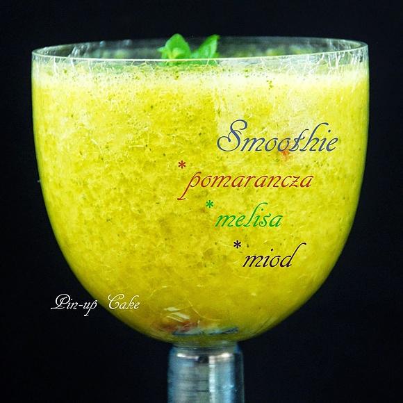 Smoothie z pomarańczy i melisy