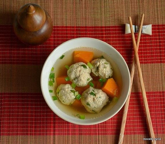 Zupa z pulpecikami i dynią w stylu khmerskim