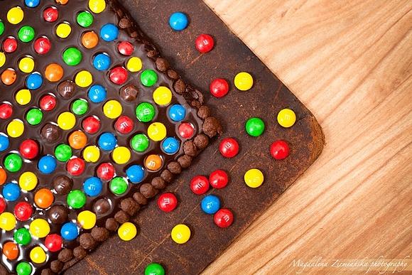 Czekoladowy mazurek z M&M's