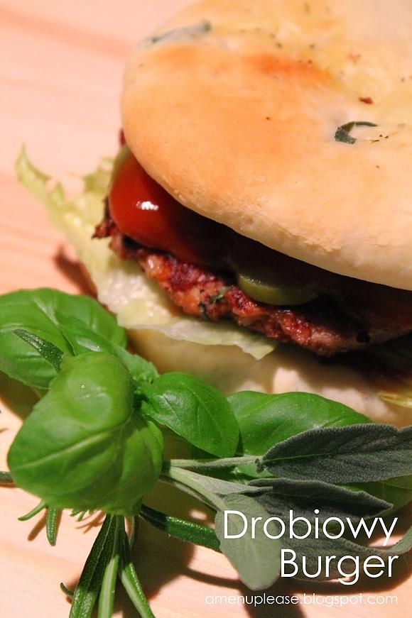 Drobiowy burger z żurawiną i domowymi bułkami
