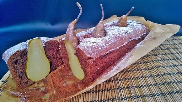 Ciemne ciasto z gruszkami
