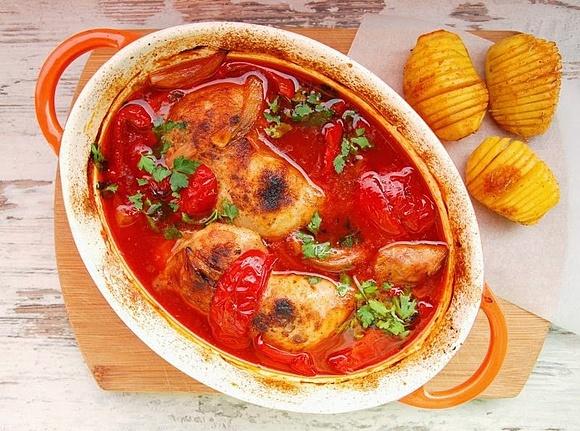 Kurczak duszony z papryką i cebulą