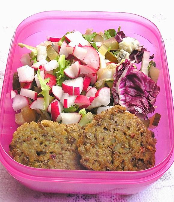 Lunchbox ze soczewicą i warzywami na wynos