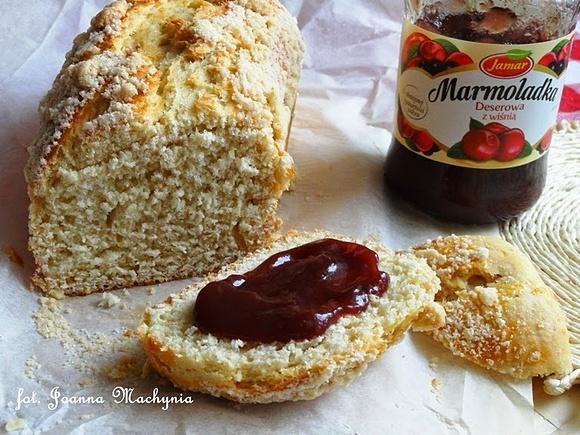 Drożdżówka z kruszonką i marmoladą jamar