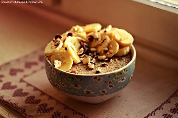 Lniany pudding z bananem i orzechami laskowymi