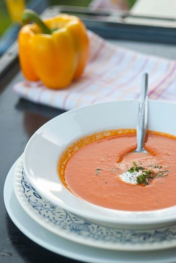 Zupa z pieczonej papryki