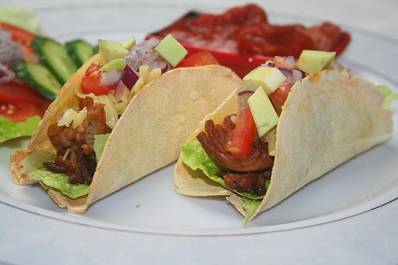 Tacos z mięsem i warzywami - przepis na meksykańskie danie