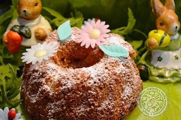 Babka majonezowa na Wielkanoc, puszysta i wilgotna
