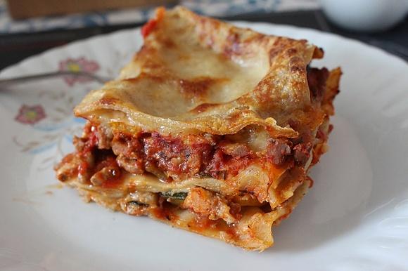Lasagne z mięsem mielonym i warzywami