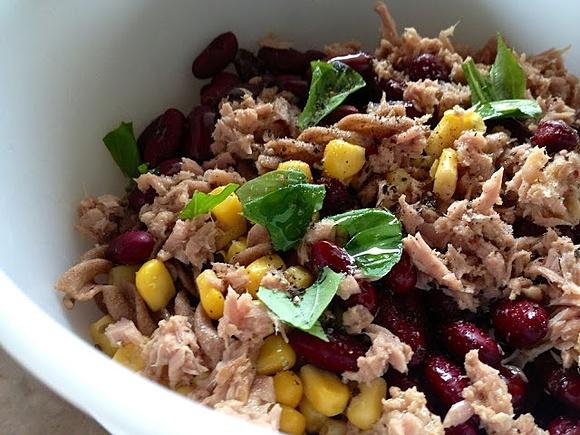 Sałatka z tuńczykiem - szybki i zdrowy lunch