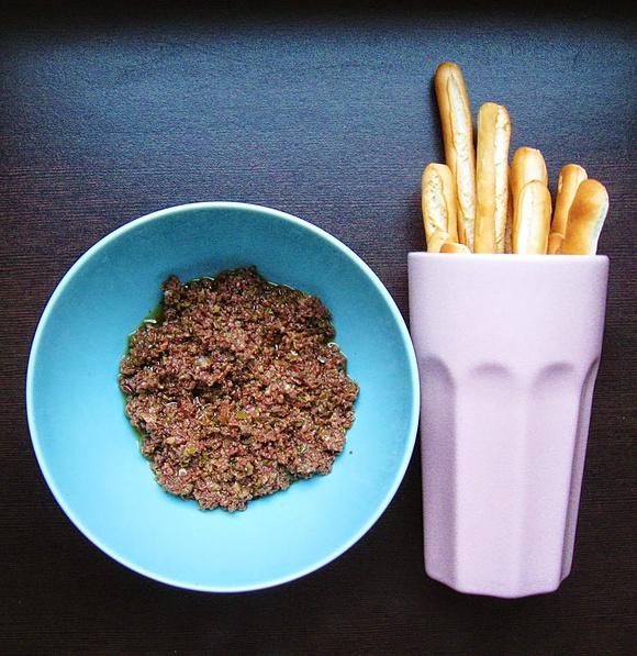 Pasta z czarnych oliwek
