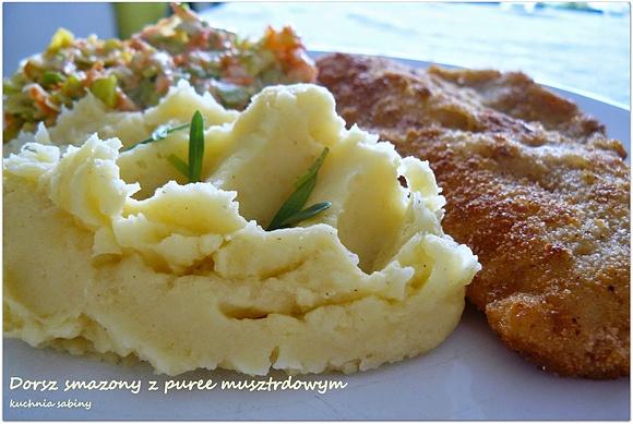 Dorsz smażony z surówką z pora i puree musztardowym