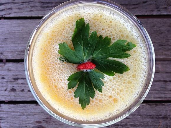 Imbirowe smoothie pomarańczowo-bananowe energetyczny koktajl