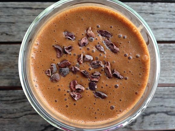 Czekoladowe smoothie raw