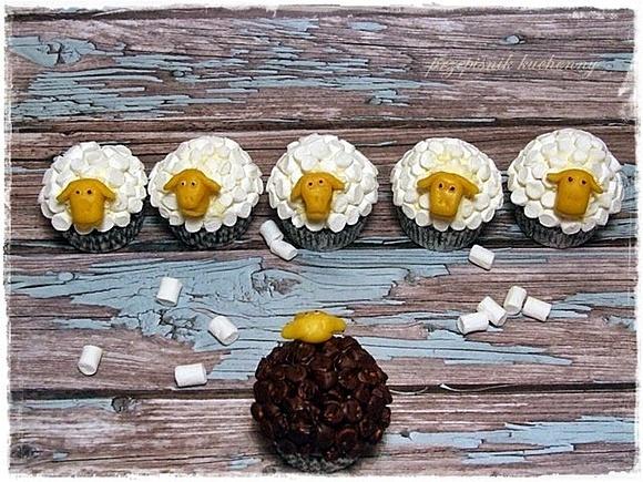 Babeczki owieczki z piankami marshmallow dekoracja dla dzieci
