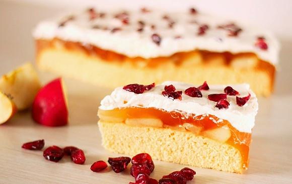 Ciasto z jabłkiem w karmelu i żurawiną