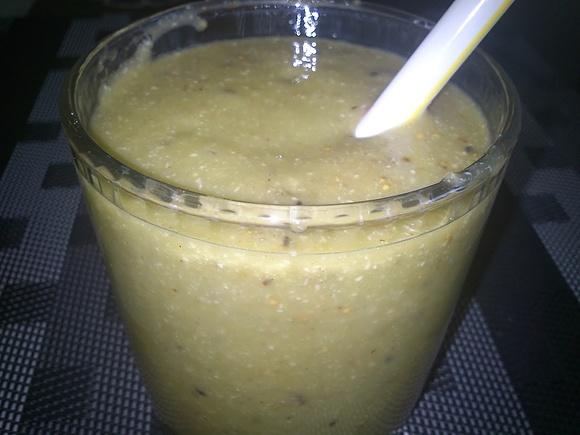 Zdrowe smoothie z kiwi i bananem