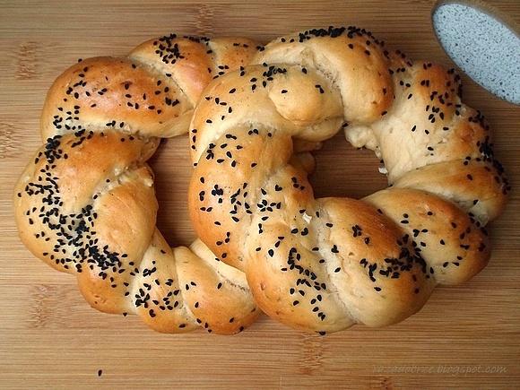 Drożdżowe wianuszki na wielkanocny koszyczek