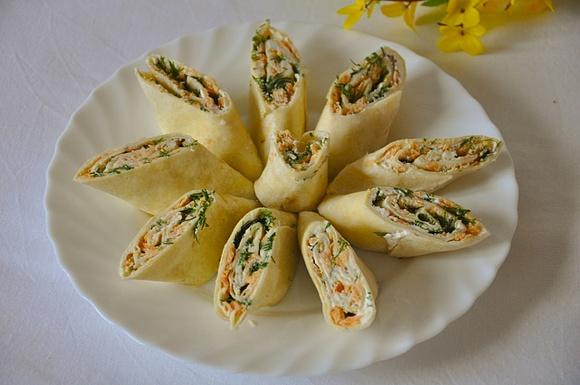 Tortilla z łososiem i chrzanem