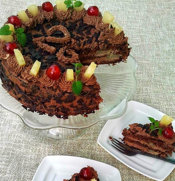 Tort czekoladowy z ananasem