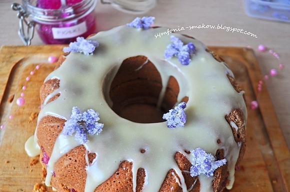Babka z fiołkową konfiturą - Wielkanocne ciasto maślane